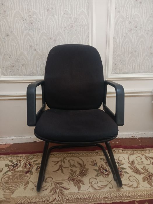 Срочно продается офисные кресло б/у