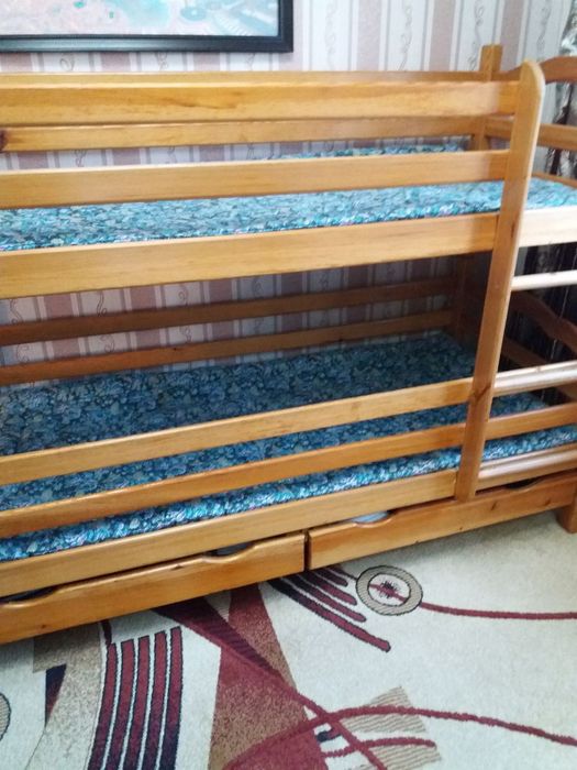 Двухъярусная кровать деревянная