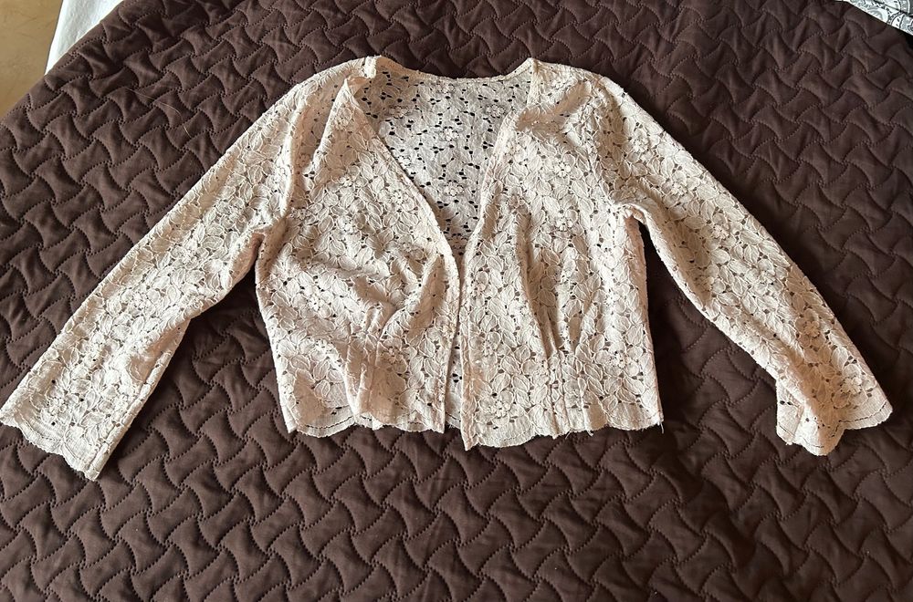 Дантелено  сако бежово