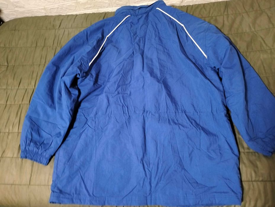 jacheta sport pentru vant cu gluga