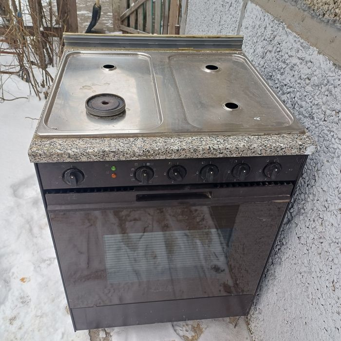 Продам газ плиту.