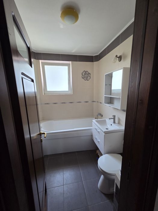 Inchiriez apartament 3 camere b-dul Ferdinand