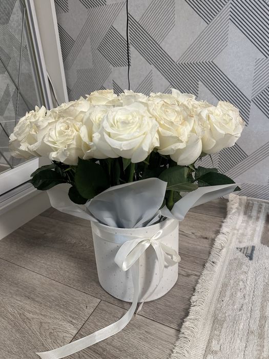 Коробка из 35 белых роз