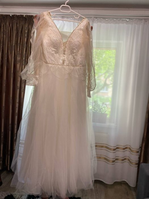 Vând rochie de mireasa ,rochia a costat 1200 lei