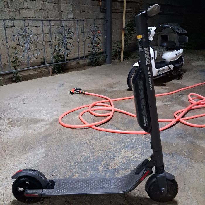 Электроный самокат Ninebot