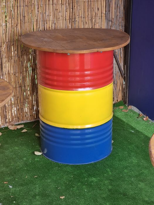 Butoaie 220 litri  , cu blat de 80 cm diametru ,