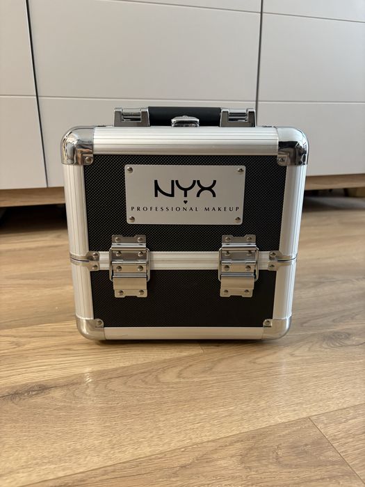 Професионален куфар за грим NYX