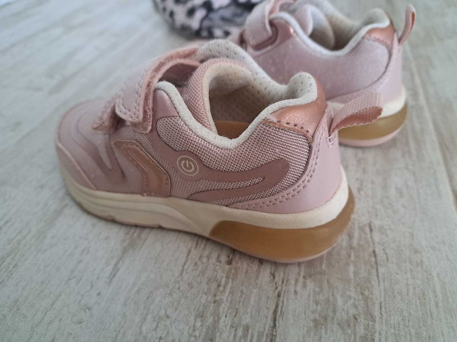 adidasi/sneakersi fetite