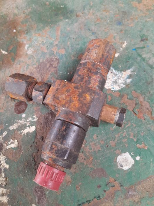 Дюзи четири  броя нови спирачен цилиндър за ifa