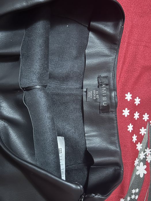 Fusta de piele tip pantaloni scurti