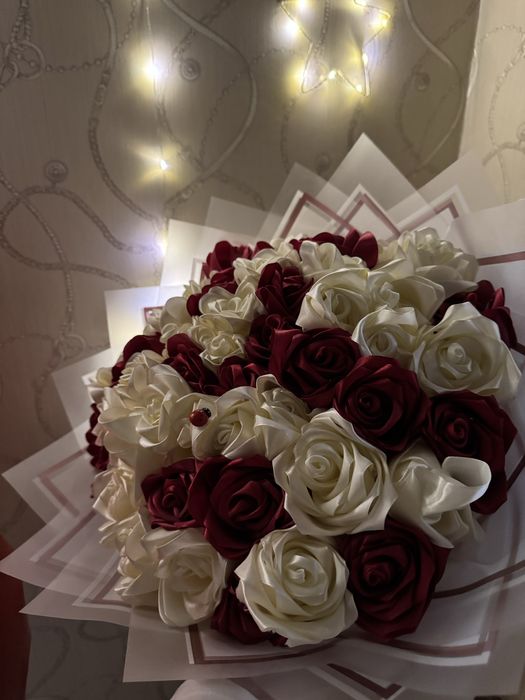 Букет из атласных роз