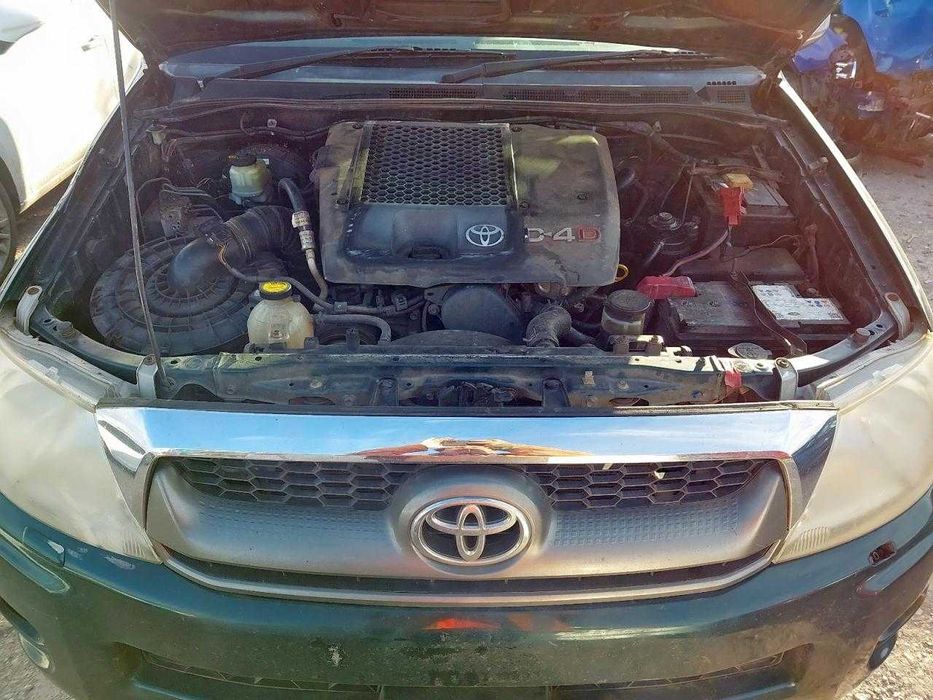 Dezmembrez Toyota hilux  3.0 Diesel 126KW/171CP 2005-2015