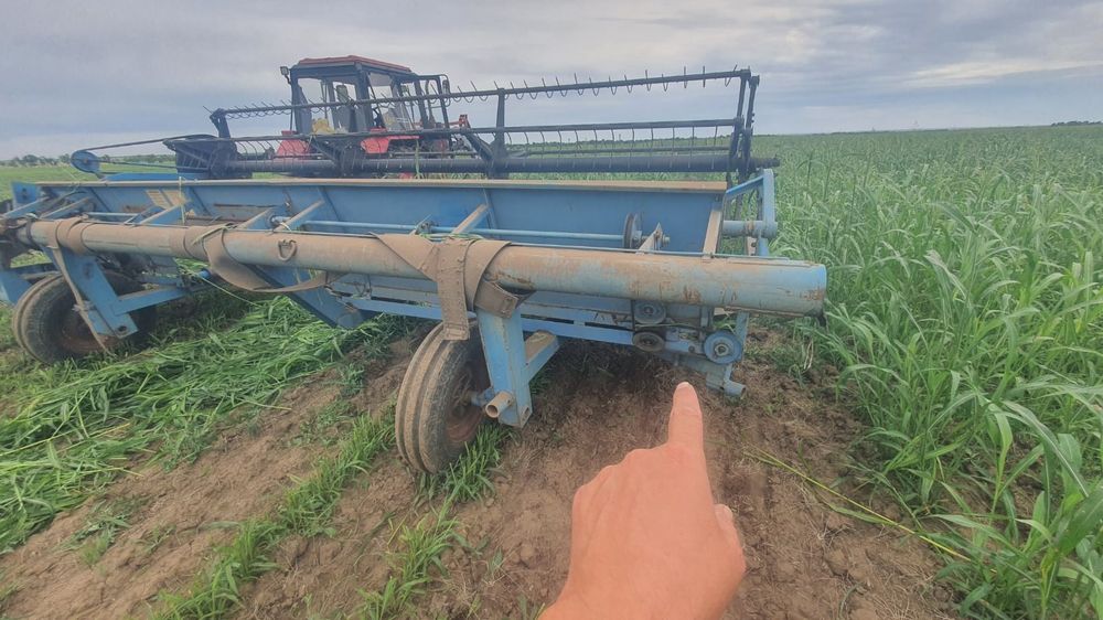 Продаю жатку ширина 4.9