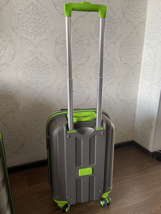 Чемодан новый большой 45000