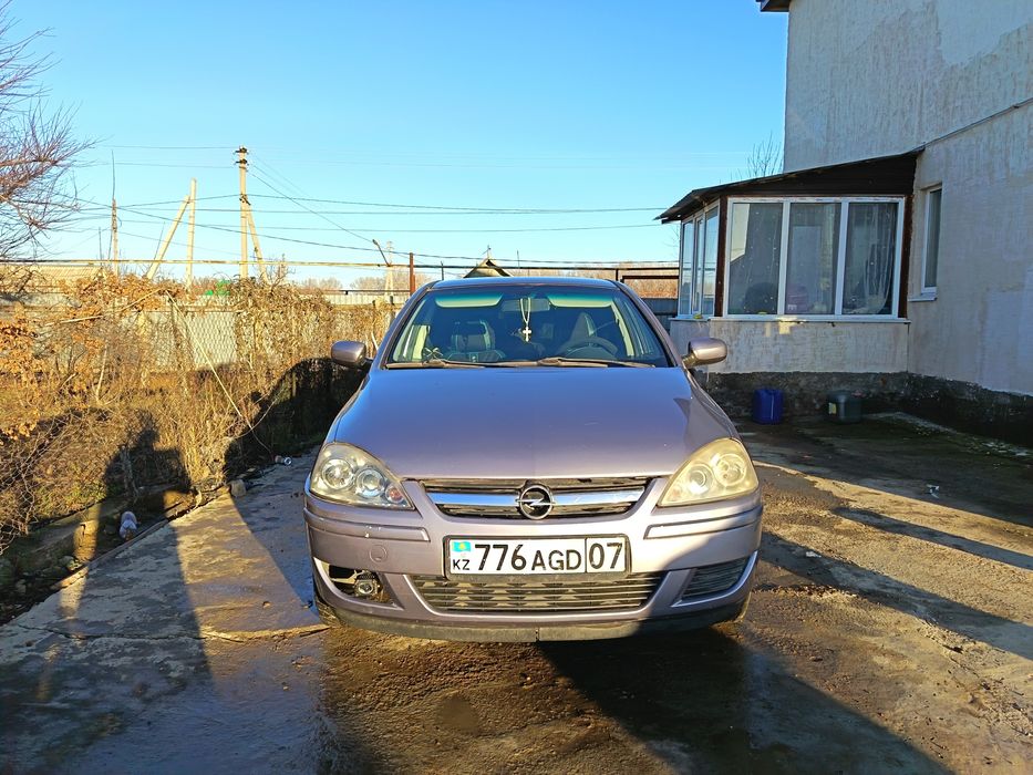 Продам автомобиль опель корса 2004 года