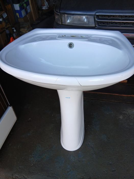 Продам раковину с пьедесталом
