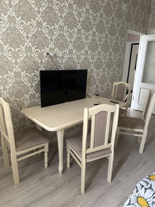 Стол со стульями