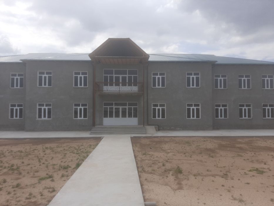 Нотурар бино сотилади