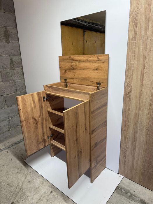 Продам новый шкаф с стеклом