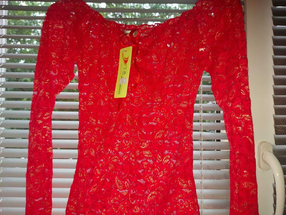Bluza rosie din dantela noua