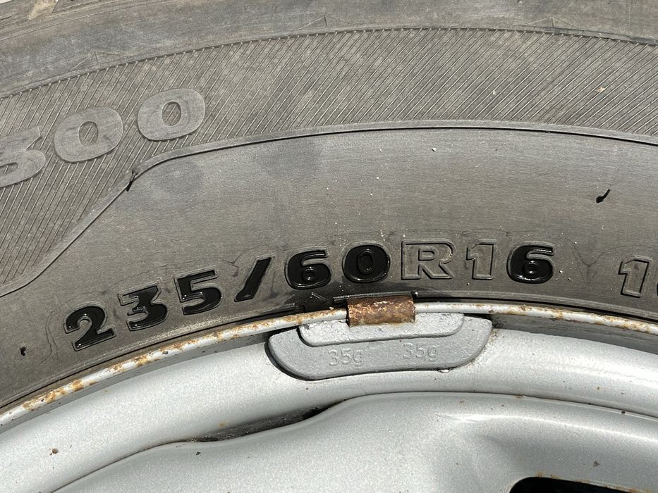 Продам комплект резины с дисками.