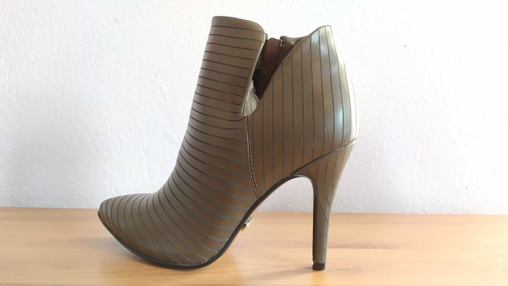 Дамски боти на висок ток, 41-ви номер