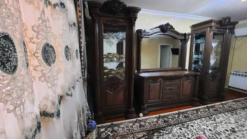 Комод ва 2 та пенал комплект сотилади