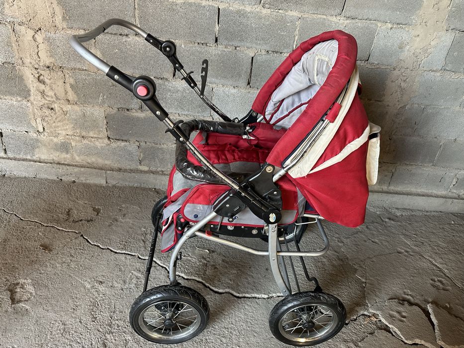 Коляска с дефектами, только лежа