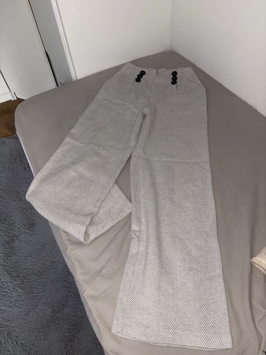 Дамски панталон със съдържание на вълна.