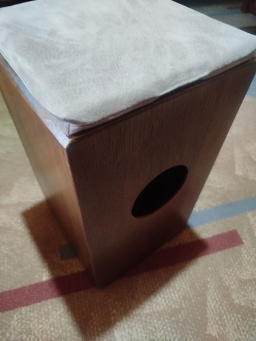 Vând tobă cajon în stare nouă