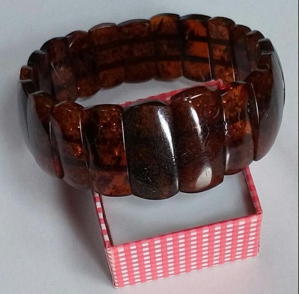 Продавам гердани, гривни и медальон от естествен кехлибар