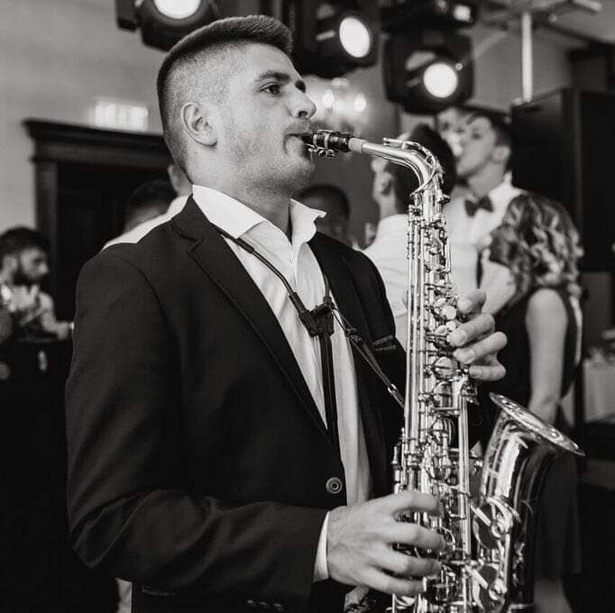 Alai de nunta saxofon si acordeon / muzica live pe traseul nuntii