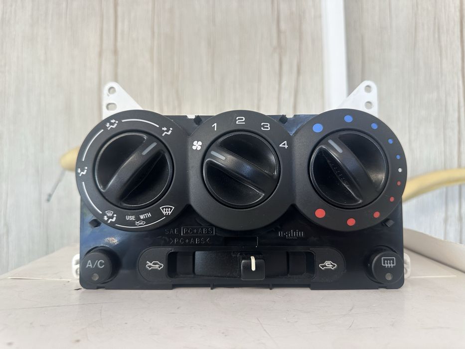 Управление климатик за Сузуки Игнис 2003-2008г.!