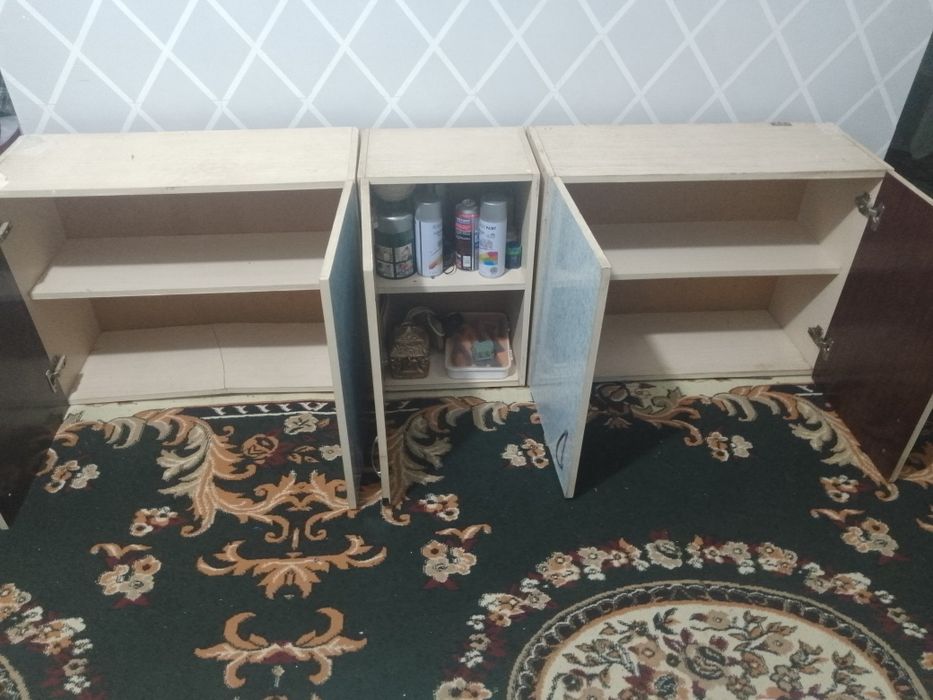 Навесные тумбочки кухонные.