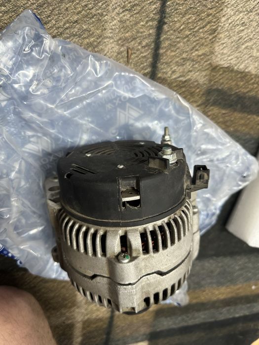 Продам два генератора passat b4