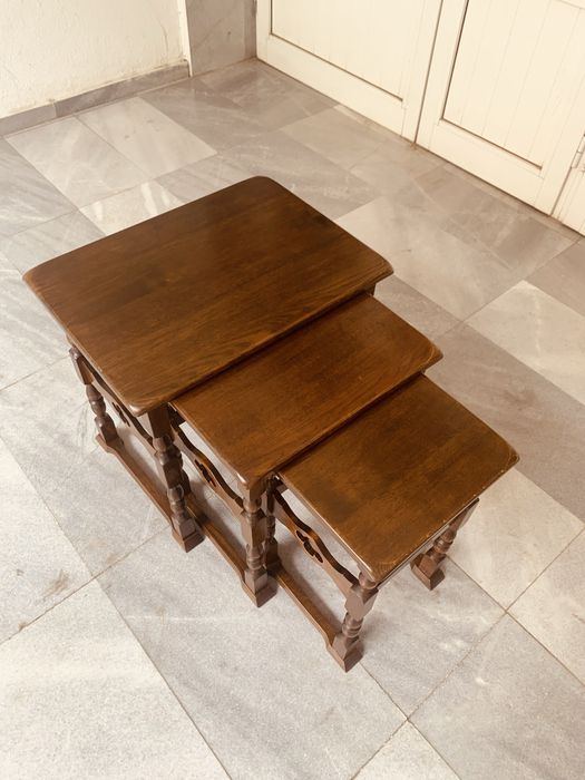 Комплект винтидж дървени масички (nesting tables) – масив, отличен вид