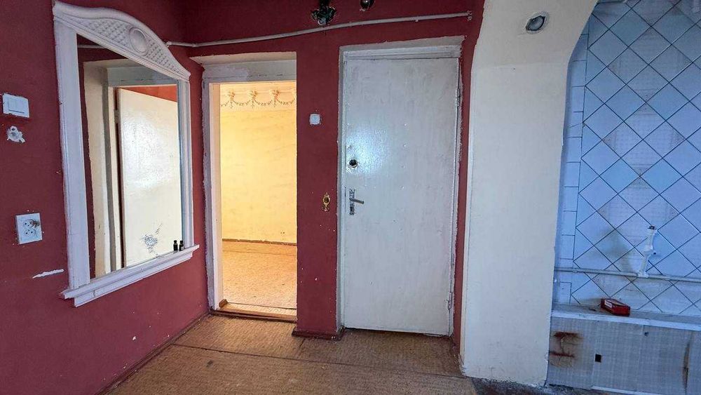 Калениский Фаровон клиникаси 4қаватда 3хонали квартира сотиладиID:1882