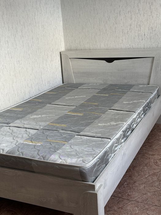 Кровать с матрацем как новый