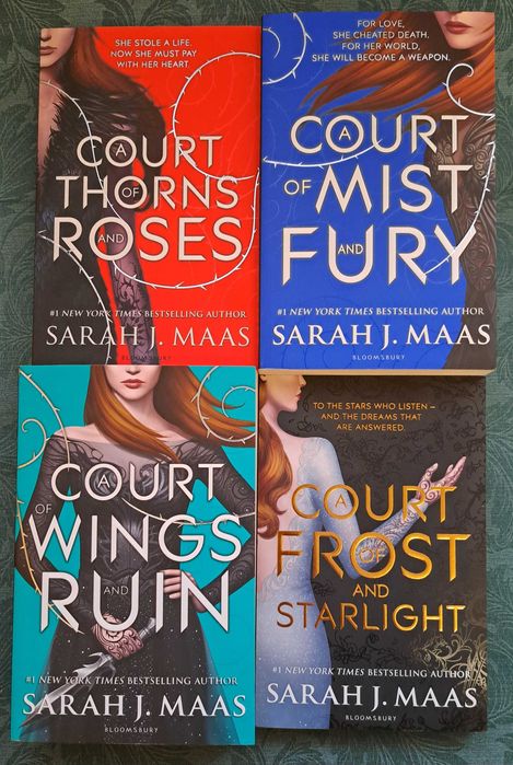 A Court of Thorns and Roses box set + Frost and Starlight, rare
