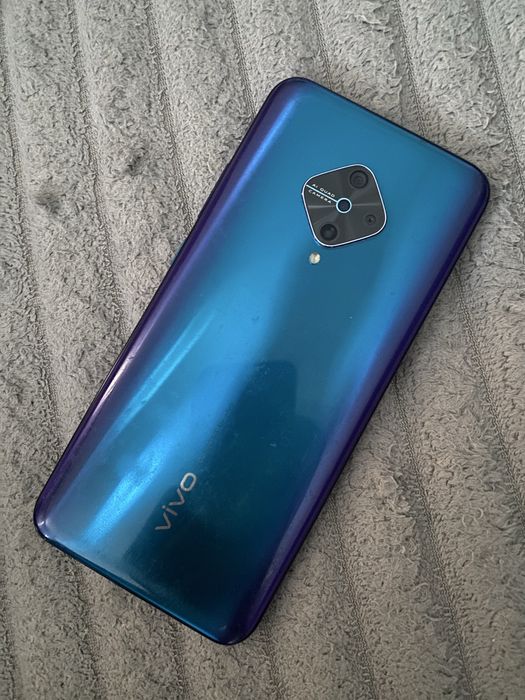 Смартфон Vivo V17