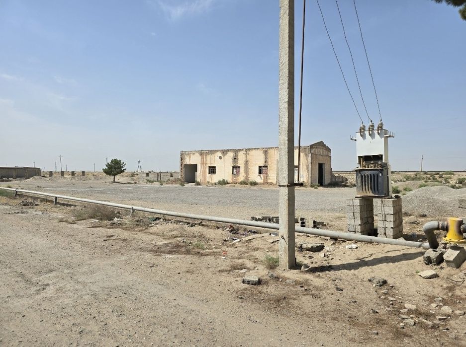 Нотурар бино сотилади