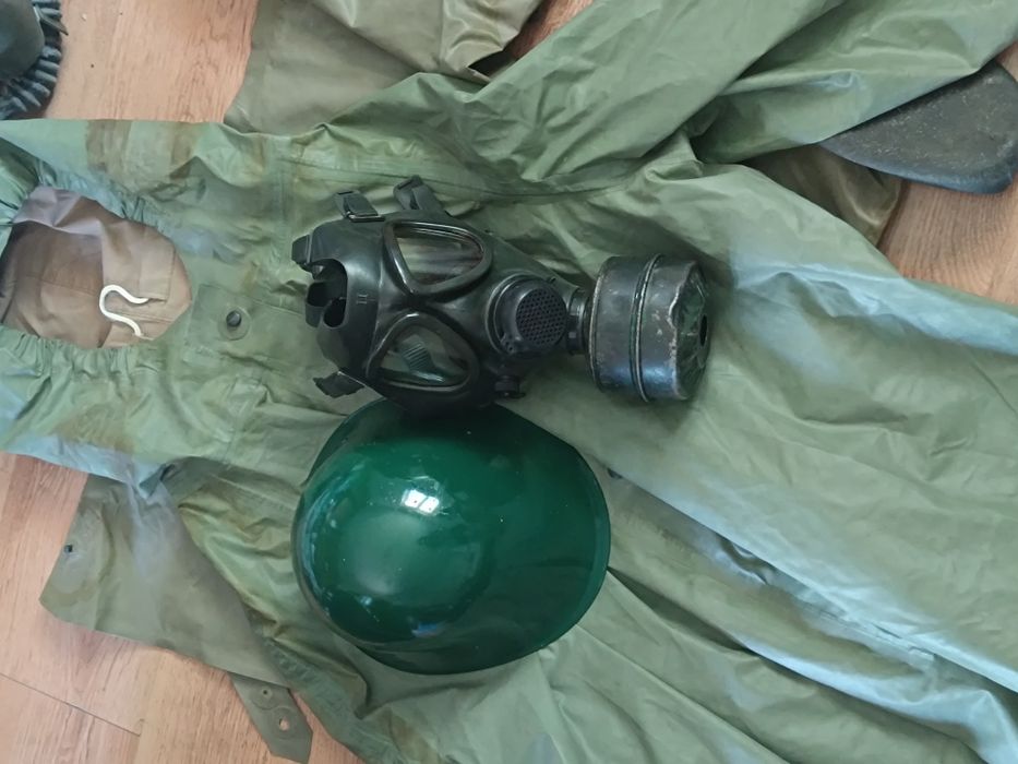 Set militar de protecție chimică în condiții bune