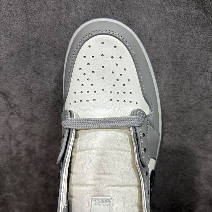 Air Dior x Dior обувки