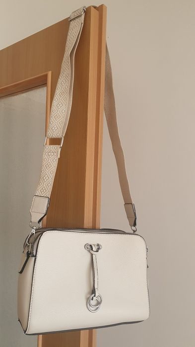 Дамска чанта с дълга дръжка