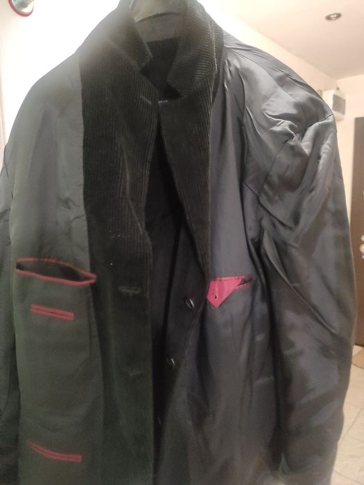 Продавам мъжко черно сако 56 размер или  2XL за 45€  висок съм