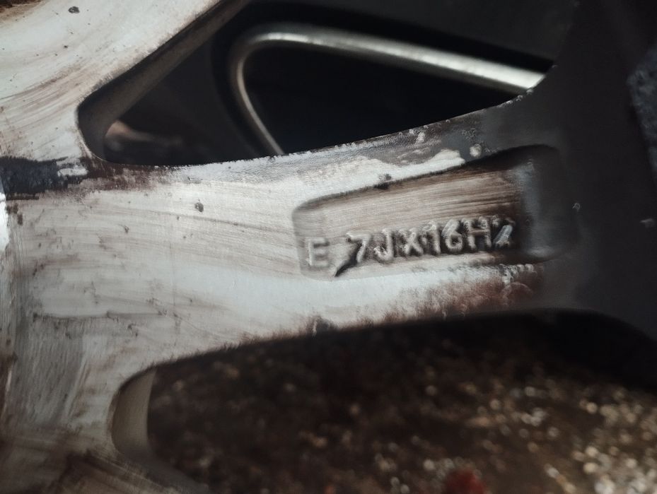 Vând 4 roți Ford Focus