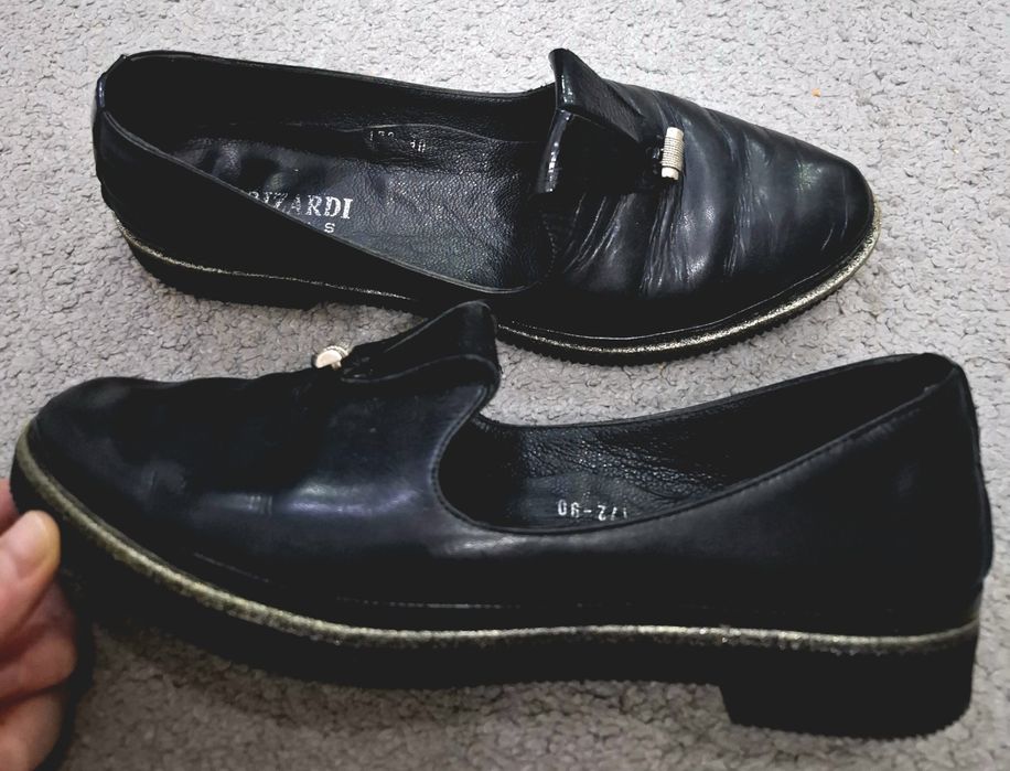 Продаются чёрные туфли_лоферы.натуральная кожа.размер 41.