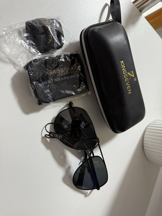 Очки с чехлом  в кейсе