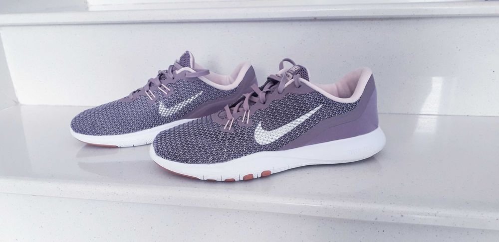 adidasi dame/fete Nike marimea 39