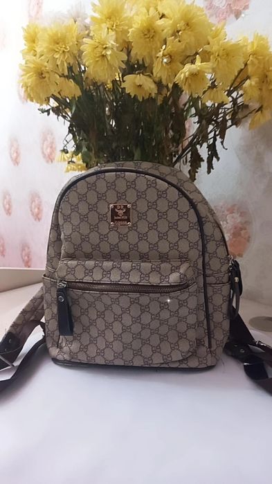 Школьная сумка .